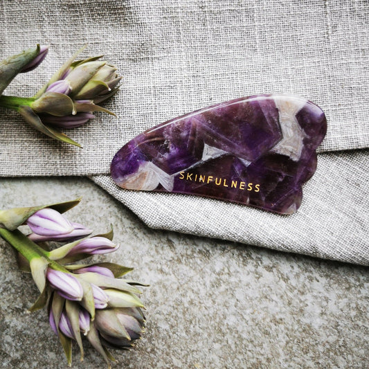 Gua Sha i Amethyst Krystal - skinfulness.dk